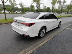 2022 Toyota Avalon Hybrid 2.5L XLE Premium, белый — фото 7