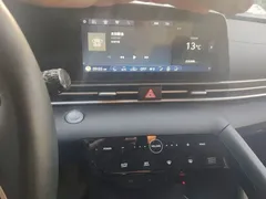 2022 Hyundai Elantra 1.5L CVT LUX Premium — фото 14