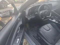 2022 Hyundai Elantra 1.5L CVT LUX Premium — фото 17