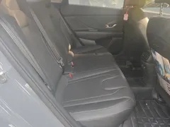 2022 Hyundai Elantra 1.5L CVT LUX Premium — фото 18