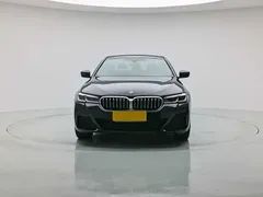 2021 BMW 5 Series 530Li Leading M Sport Package, чёрный — фото 2