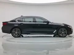 2021 BMW 5 Series 530Li Leading M Sport Package, чёрный — фото 7