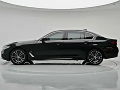2021 BMW 5 Series 530Li Leading M Sport Package, чёрный — фото 11