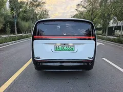2025 Li Auto MEGA Ultra Smart Refresh, белый — фото 4