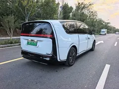 2025 Li Auto MEGA Ultra Smart Refresh, белый — фото 5