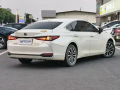 2022 Lexus ES 200 Excellence, белый — фото 5