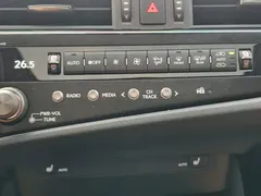 2022 Lexus ES 200 Excellence, белый — фото 17