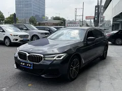 2022 BMW 5 Series 530Li Leading M Sport Package, чёрный — фото 1