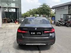 2022 BMW 5 Series 530Li Leading M Sport Package, чёрный — фото 5
