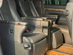 2020 Toyota Alphard Hybrid 2.5L Gold Special Edition, белый — фото 5