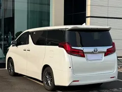 2020 Toyota Alphard Hybrid 2.5L Gold Special Edition, белый — фото 9