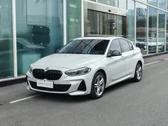 2021 BMW 1 Series 120i M Sport Night Edition, белый — фото 1