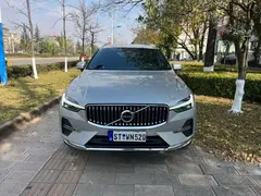 2023 Volvo XC60 4WD Luxury — фото 2