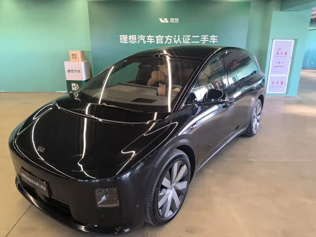 2025 Li Auto i8 Standard