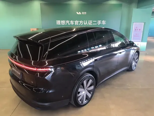 2025 Li Auto i8 Standard