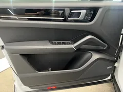 2022 Porsche Cayenne 3.0T Platinum, белый — фото 8