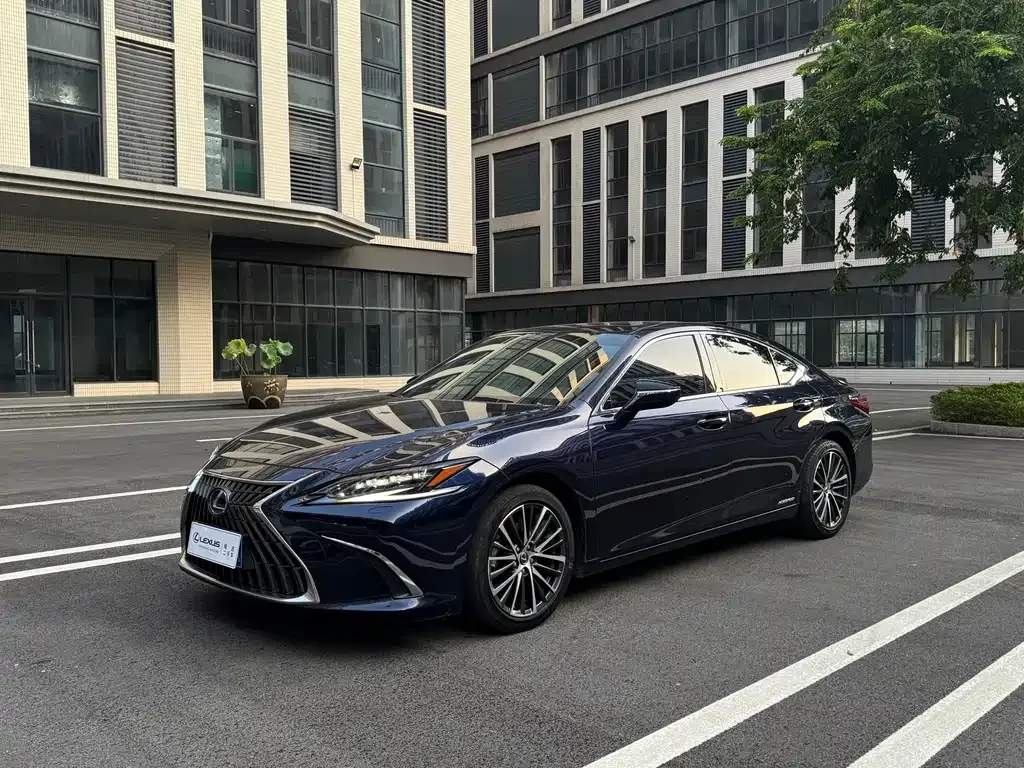 2021 Lexus ES 300h Hybrid Premium