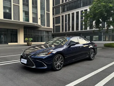 2021 Lexus ES 300h Hybrid Premium