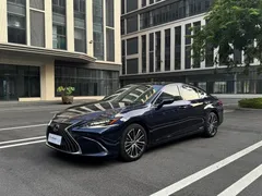 2021 Lexus ES 300h Hybrid Premium, синий — фото 1