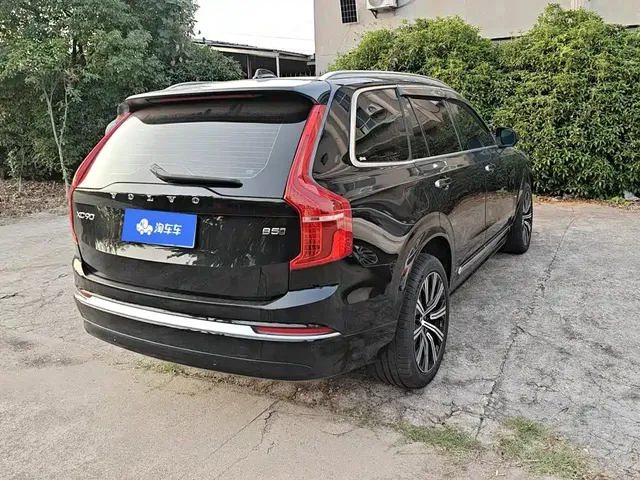 2023 Volvo XC90 B5 Luxury 5-seat