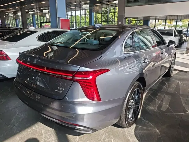 2025 Hongqi H5 PHEV 170