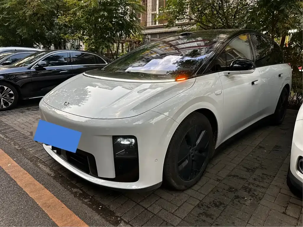 2025 Li Auto i8 Standard