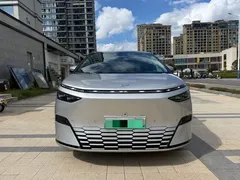 2024 Xpeng X9 702 Extra Long Range Max — фото 2