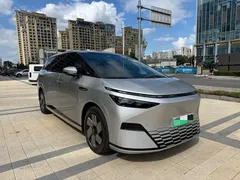 2024 Xpeng X9 702 Extra Long Range Max — фото 3