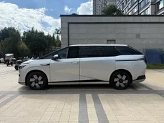 2024 Xpeng X9 702 Extra Long Range Max — фото 14