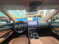2022 Lexus NX 400h+ PHEV, белый — фото 6