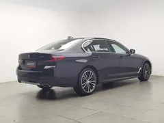 2022 BMW 5 Series 530Li M Sport Package, чёрный — фото 2