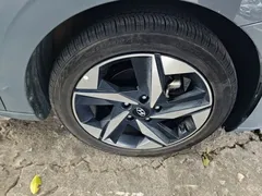 2021 Hyundai Elantra 1.5L CVT LUX Premium — фото 8