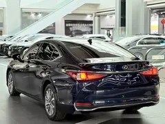 2022 Lexus ES 300h Excellence, чёрный — фото 8