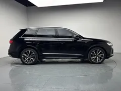 2021 Audi Q7 55 TFSI quattro S line Sport, чёрный — фото 3