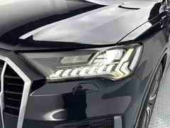 2021 Audi Q7 55 TFSI quattro S line Sport, чёрный — фото 17