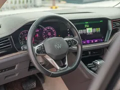 2021 Volkswagen Touareg 3.0TSI Black Sport Package, чёрный — фото 9