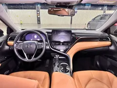 2021 Toyota Camry 2.5G Luxury, белый — фото 7