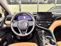 2021 Toyota Camry 2.5G Luxury, белый — фото 8