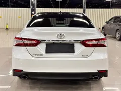 2021 Toyota Camry 2.5G Luxury, белый — фото 10