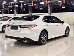 2021 Toyota Camry 2.5G Luxury, белый — фото 11