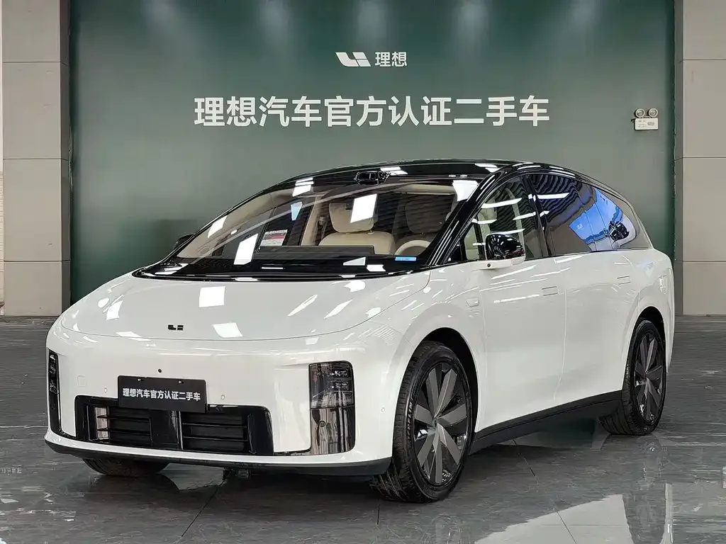 2025 Li Auto i8 Standard