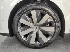 2025 Li Auto i8 Standard, белый — фото 11