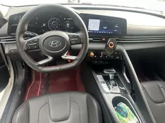 2022 Hyundai Elantra 240TGDi DCT LUX Premium, белый — фото 5