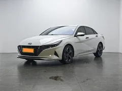 2021 Hyundai Elantra 240TGDi DCT LUX Premium, белый — фото 1
