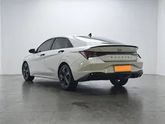 2021 Hyundai Elantra 240TGDi DCT LUX Premium, белый — фото 4