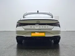 2021 Hyundai Elantra 240TGDi DCT LUX Premium, белый — фото 6