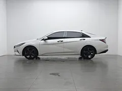 2021 Hyundai Elantra 240TGDi DCT LUX Premium, белый — фото 10