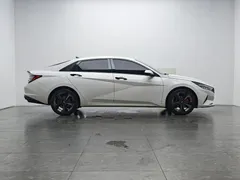 2021 Hyundai Elantra 240TGDi DCT LUX Premium, белый — фото 11