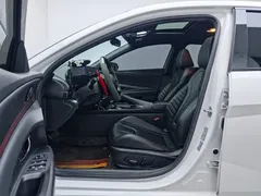 2021 Hyundai Elantra 240TGDi DCT LUX Premium, белый — фото 14