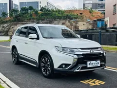 2021 Mitsubishi Outlander 2.4L 4WD 5-seat, белый — фото 3
